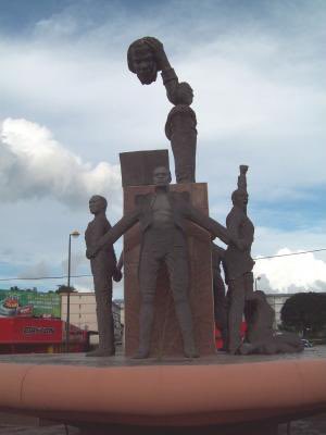 5 - Mémorial du sacrifice de Louis Delgrès, 2001, à Dugazon aux Abymes, Boulevard des héros. Réalisation Jacky Poulier