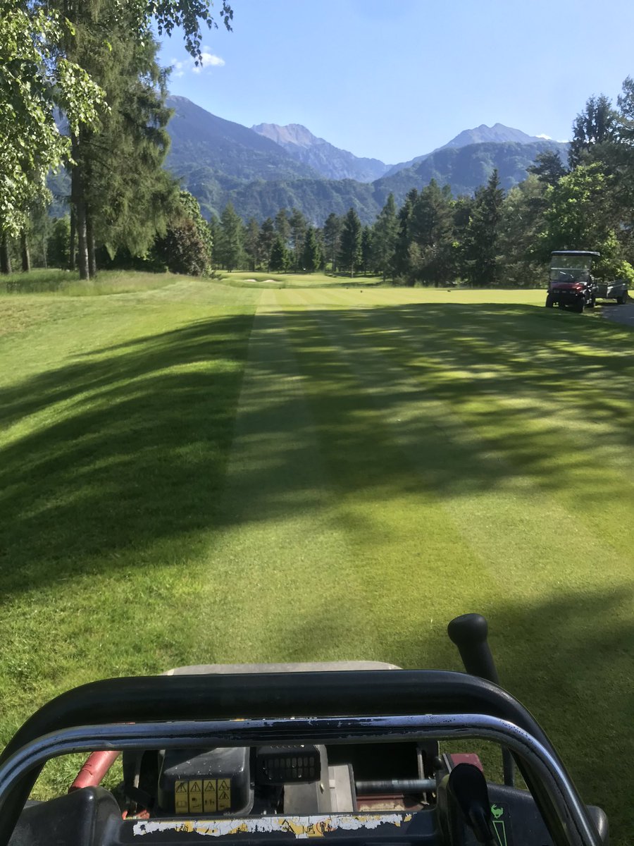 Beautiful sunshine set up today <a href="/royalbledgolf/">Royal Bled Golf</a> The guys doing a great job and the surfaces performing well as we head towards June 👍😎