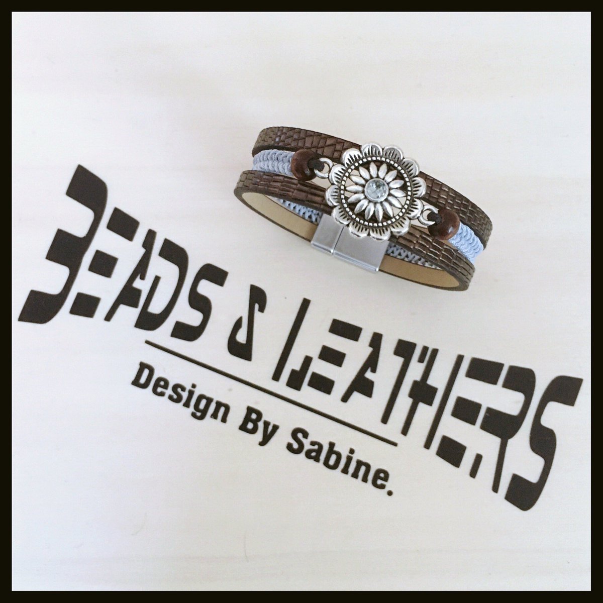 Zomerse magneet armband.
#armband #zomer #women #sieraden #nieuw #collection #jeans #nice #bracelet #handmade #trend  #leather #style #casual
