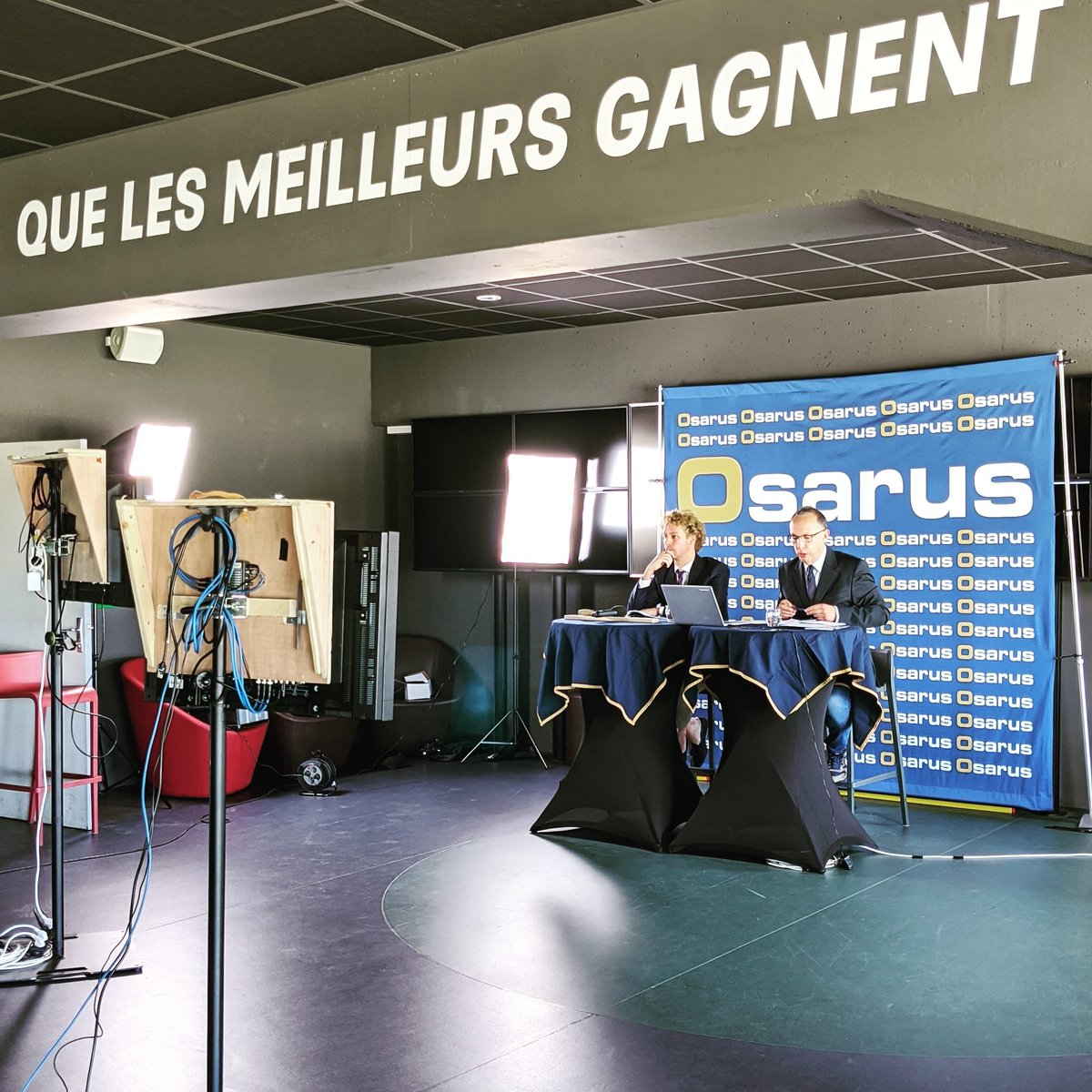 espritdigitalFR's tweet photo. {Une journée riche en émotions} 
Proposer en exclusivité mondiale pour @OsarusSales et @francesire, un système d'enchères 100% online pour répondre à la problématique de distanciation sociale liée à la #covid_19.
#osarus #onlinesales #digitalisation #forgeron #weforge https://t.co/EYVtJ3d7D0