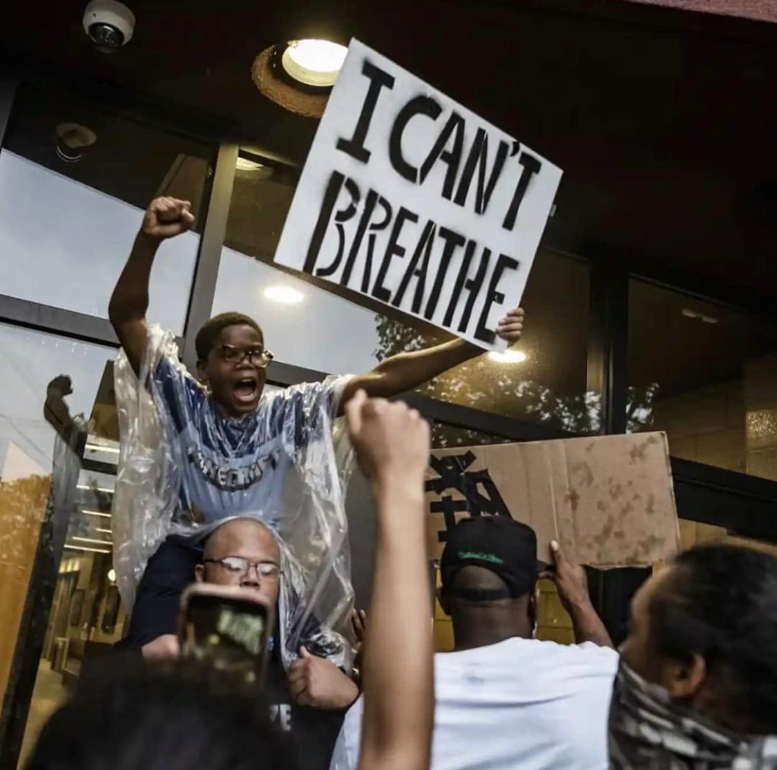 FrenkyPlus's tweet photo. Contro la violenza e il fascismo non c’è ventilatore polmonare che tenga! 
#stopkillingblackpeople https://t.co/VSUH4cB7cM