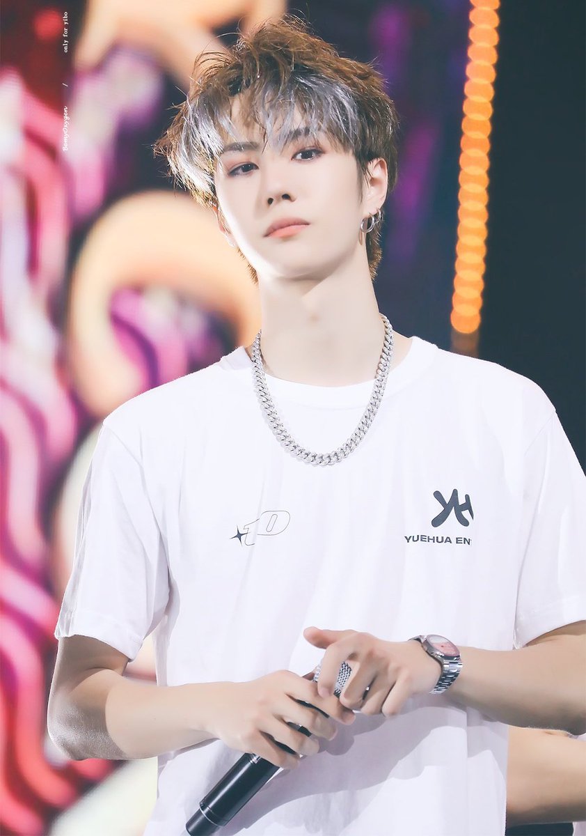 » seo changbin as wang yibo a thread; ↴