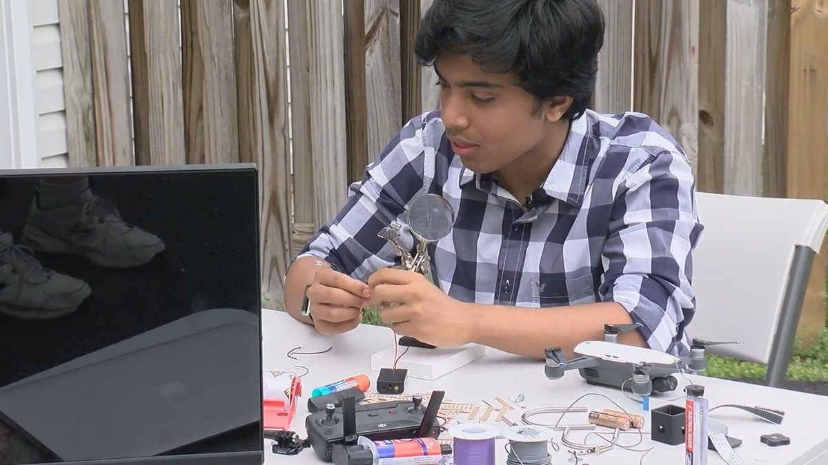7NewsDC's tweet photo. Detecting Forest Fires: Fairfax County teen Neil Suri develops award-winning device
#SpotlightonEd @fcpsnews
@ABC7Kellye
https://t.co/2iSsNPQcNc https://t.co/qBbE4PhOJt