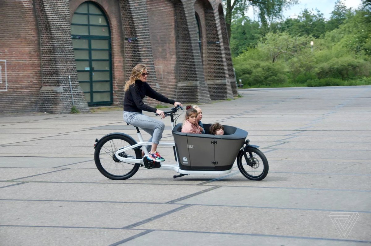 For all the mums out there – what do you think about this e-bike? 😍or 😱?