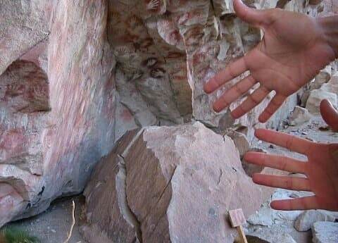 Liveargentina's tweet photo. En estos #20años pasamos por lugares a los que todo argentino debe ir alguna vez como Las Cuevas de lad Manos en el Calado del Río Pinturas en #PeritoMoreno (#SantaCruz) 👐
~
Es un destino imperdible ¿Pudiste ir?
~
👉https://t.co/M0MokFRB3h
~
#aniversar… https://t.co/W27C0qY5c6 https://t.co/trnTDoT2Gp