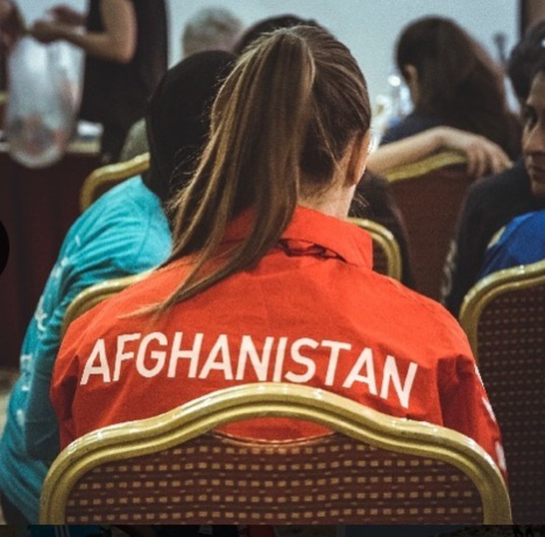 Pero que premio recibió la Selección Afgana? Recibió el premio a la mejor iniciativa de lucha por los derechos humanos y contra la discriminación y el abuso sexual en Afganistán.Pero para hablar de esto, debemos hablar de un poco de historia en la selección afgana.