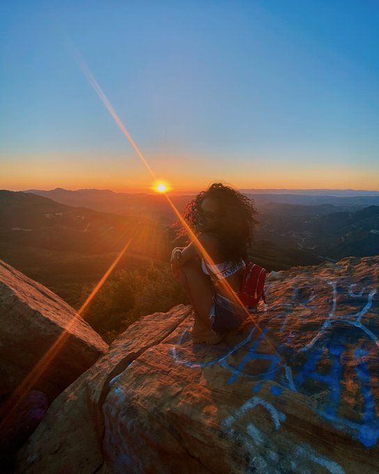 Look into your heart, are you happy ? ✨ https://t.co/FqRQxs9055