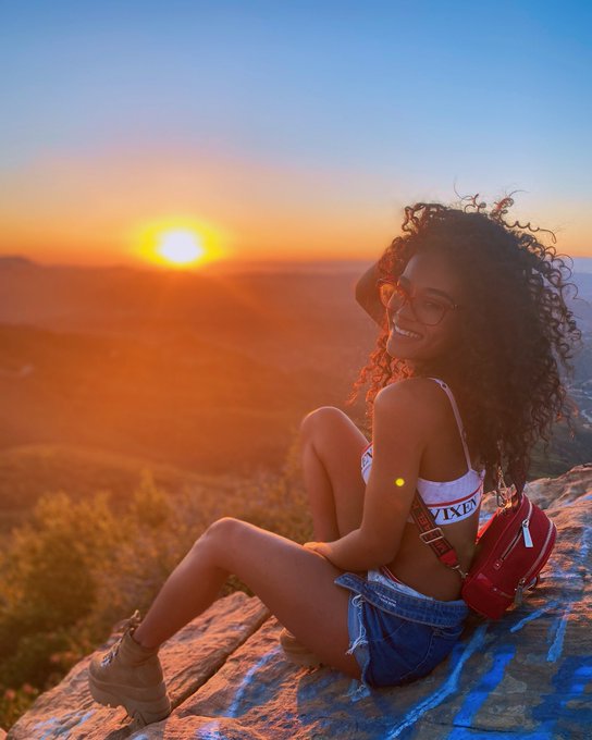 Look into your heart, are you happy ? ✨ https://t.co/FqRQxs9055