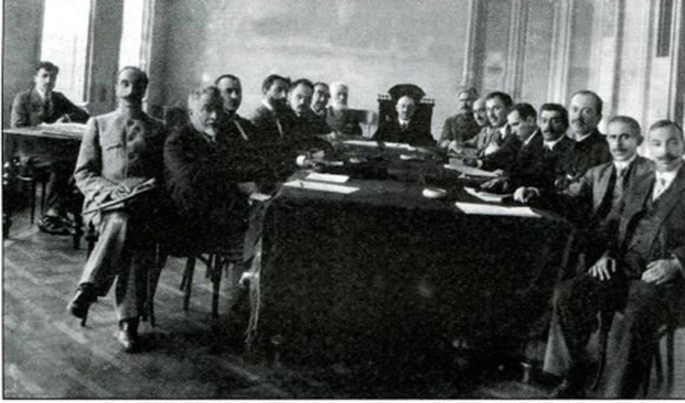 amidtahmasib's tweet photo. AXC Nazirlər Kabinetinin iclası.1919-cu il, 7 may.
#28May #RespublikaGünü #RepublicDay #Azerbaijan #aztwi #AXC102 https://t.co/UBETUyTeS2