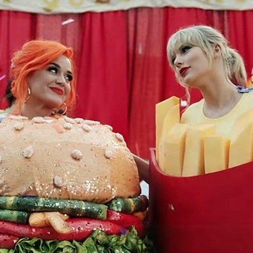 fxcking_crazy's tweet photo. Katy and Taylor 🍔🍟 #PopQueensParty https://t.co/chrOFEB3Ck