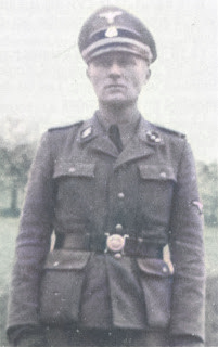 5/ Gaultier s’engage dans la Waffen-SS, combat sous l'uniforme allemand avec le grade d'Untersturmführer (sous-lieutenant). Il commande une unité de la Division Charlemagne sur le Front de l'Est durant l'été 1944.