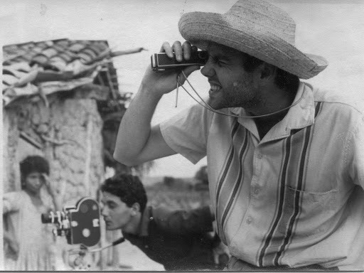 Desolasol_fda's tweet photo. 📽️DÍA DEL DOCUMENTALISTA📽️
Hoy se conmemora el Día del Documentalista en memoria de Raymundo Gleyzer, cineasta desaparecido secuestrado por la Dictadura Cívico-Militar-Eclesiástica.
Leé el comunicado completo acá: https://t.co/3SQu2gspMN
#DiadelDocumentalista #CinePeronista #FDA https://t.co/XW5Zr5bVhs