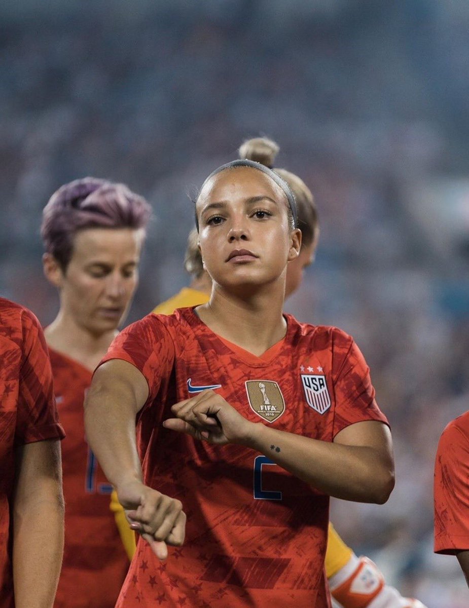 mallory pugh: named us soccer’s 2015 young female athlete of the year; in 2016 mal became the youngest player to debut for the uswnt since hao, & the youngest player to ever score a goal for the us in an olympic game; she was named a finalist for nwsl rookie of the year in 2017