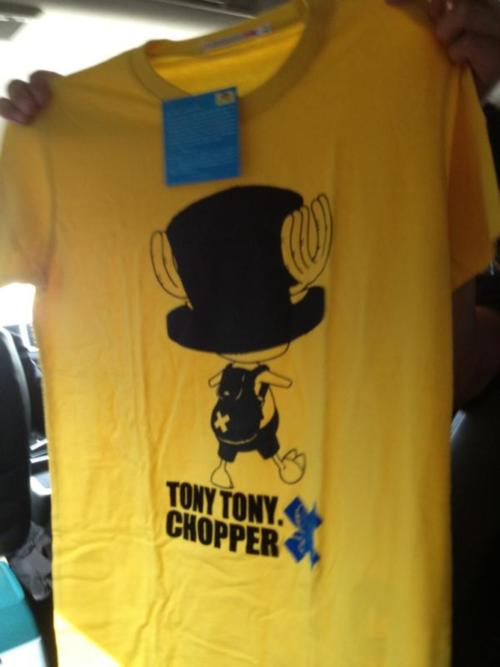 120528 Jonghyun twitter update #7 A fan must have been worried about me at the airport and gave me a Chopper shirt as a present.