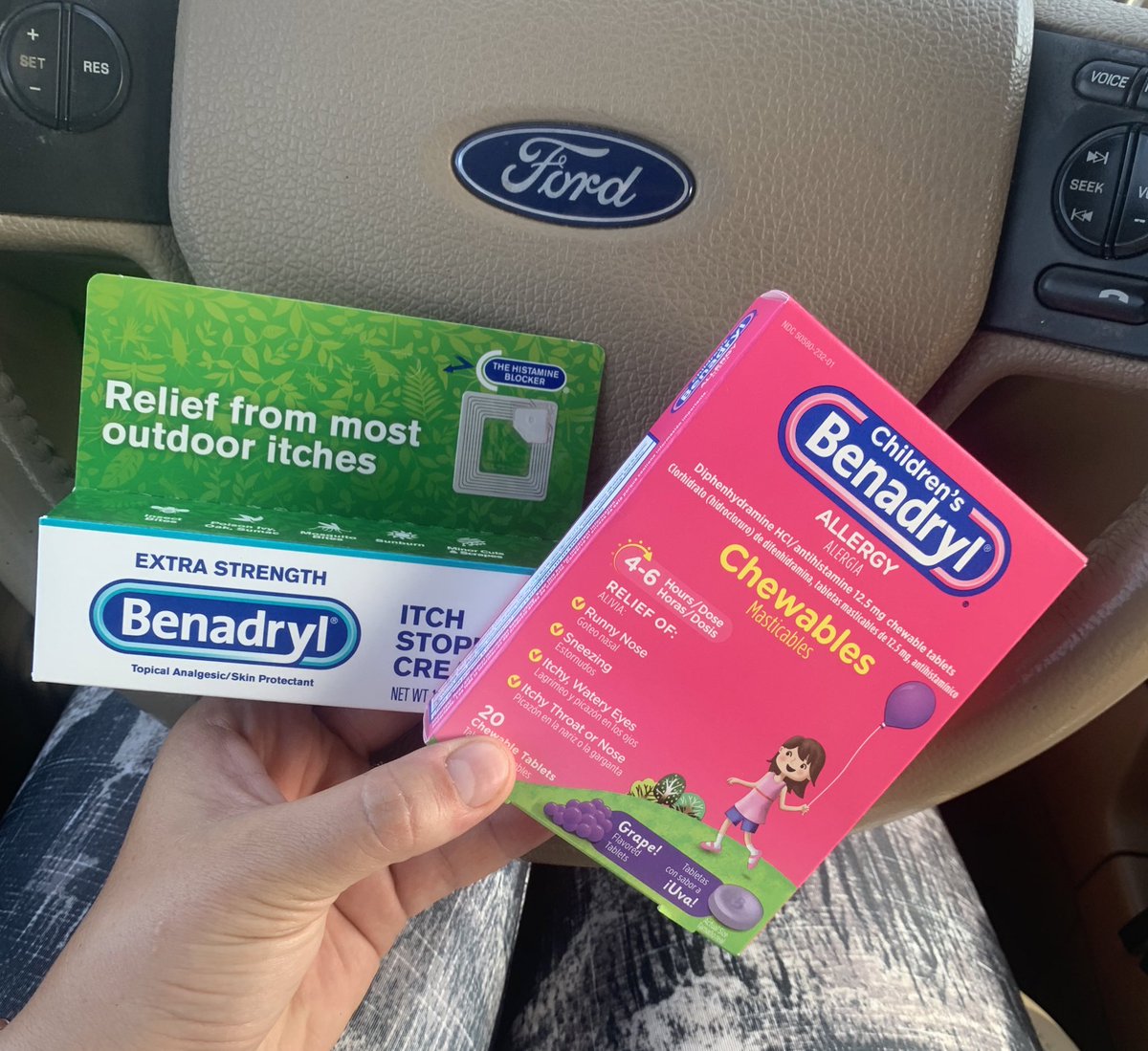 BaileyNesmith's tweet image. Someone messed around in the ant hills and figured out the hard way why mommy says not to do that 🙃🐜 #KRthings #hardlessons