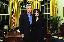 Beard_Club's tweet photo. New, lying book on Epstein ("A Convenient Death: The Mysterious Demise of Jeffrey Epstein') appears to present a #GayBillClinton (Hillary/Streisand/Lewinsky, etc #Merkin) #MutualBearding w #Celesb pedo procuress Ghislaine Maxwell https://t.co/39QFLq2LCx #AnotherPedoCoverUp https://t.co/hrVwyrHWYH