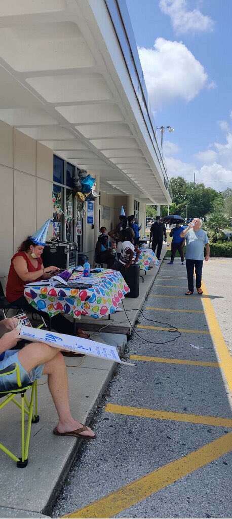 HCPSAdams's tweet photo. This is Adams! We truly know how to celebrate our 8th graders. Hello high school! Your future is bright. #FromAdams2HS πππ¦
πβ
π₯³π‘ https://t.co/6NQ9e0FUye