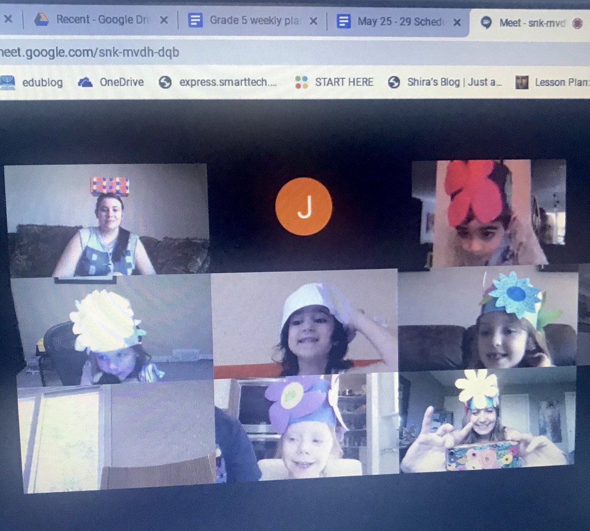 ShiraWaldman's tweet photo. Such a great day in Kindergarten @The_OJCS we made כתר פרחים for #Shavuot and celebrated a birthday #ruach #NorthStars #The_OJCSDifference https://t.co/gGVQQs3o3v