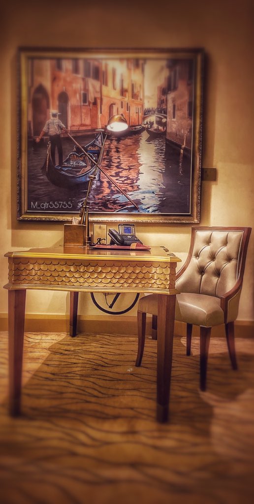 ✍️
..
 لحظة هدوء وتأمل..
بين اضاءة وصورة..
وفكر عميق..
استجمع كل مافات..
ودائرة تتسع..
لكل الأحداث التي مضت..
كم استغرق الأمر ؟
ساعة 👈 أيام..!
لملمة شتات..
تبعها استقرار فكر..
راحة نفس ، اطمئنان قلب..
إنها الحقيقة..
فرصة جديدة تستحقها..
فكيف ستعيش أحداثها.!؟
#هـمسآت_نآبَضهـ ❤️