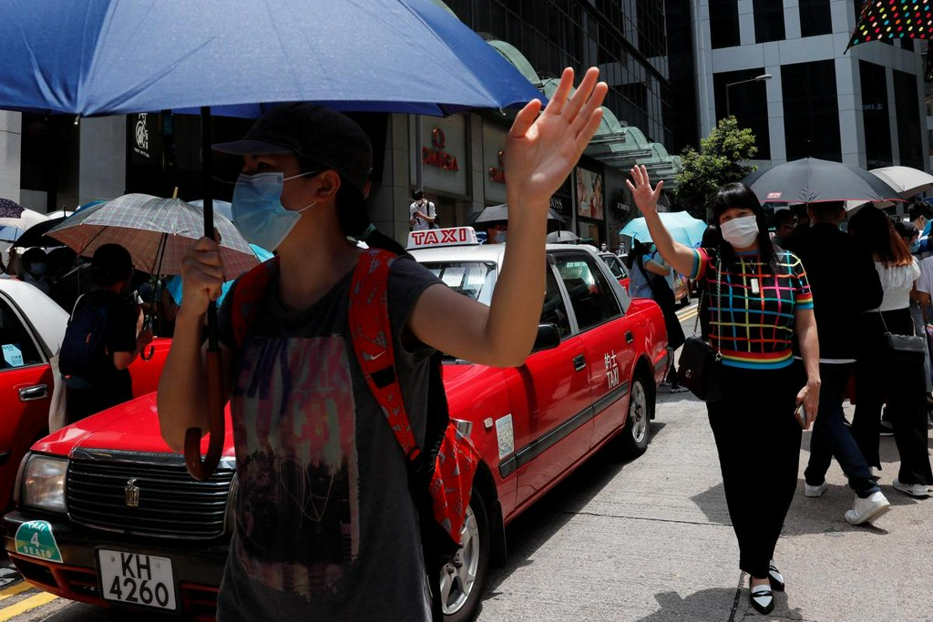 Reuters's tweet photo. U.S. considering suspension of Hong Kong's special tariff rates: sources https://t.co/sdnx4n6pJP https://t.co/ipi9zMuhir