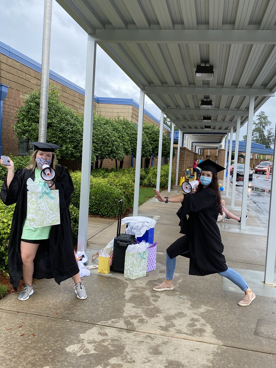 Giving out treasures to our 5th graders! We made memories! We will miss u! ⁦<a href="/ChestateeES/">Chestatee Elementary</a>⁩ ⁦<a href="/FCSchoolsGA/">Forsyth County Schools</a>⁩