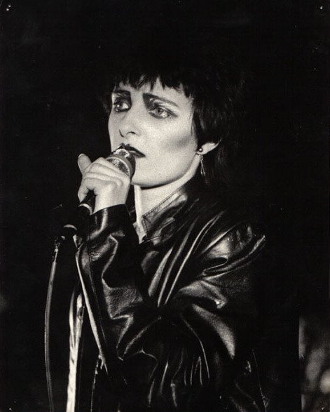 Happy birthday today to Siouxsie Sioux 