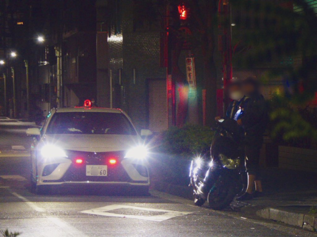 Police Bike Twitterissa 2交機もカムリ2台持ち パトサインはオリンピック仕様 右走れ Drive To The Right 英語のパトサインは新鮮