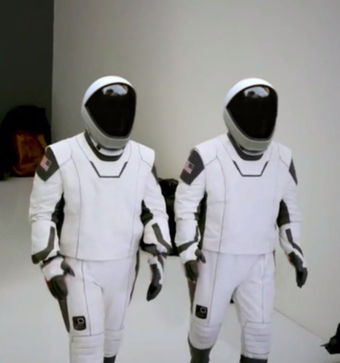 korduroyyy's tweet photo. Okay but you can’t tell me the #SpaceX suits don’t look clean af https://t.co/CVGvAWf6rm