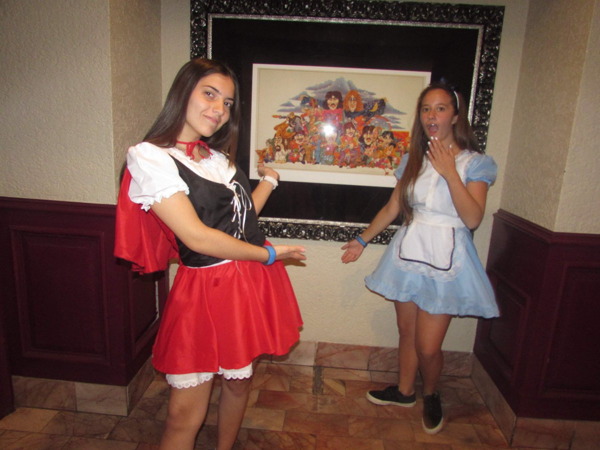 AmandaMpineda's tweet photo. @JuliArmelino @MicaLobos1 Obvio que no, subo la de mica tmb porque está epicaaaaaa que recuerdos https://t.co/3sJ9UOUgJL
