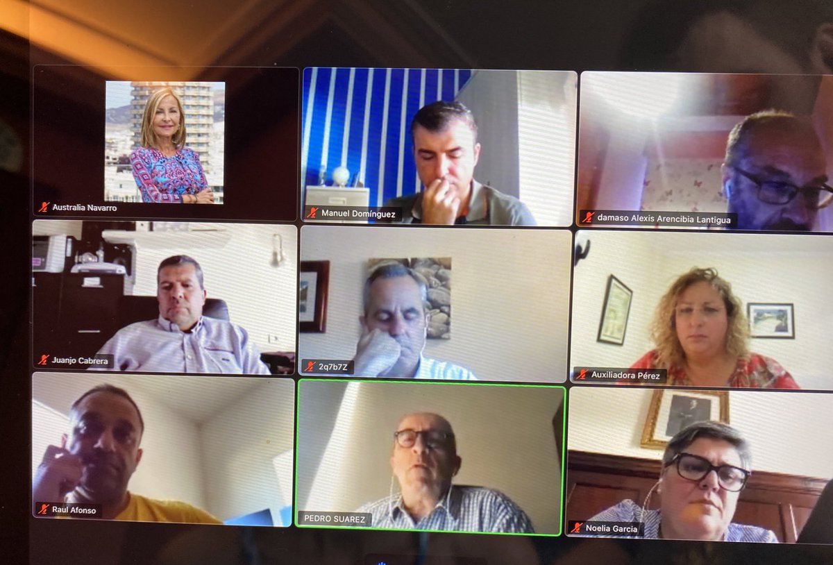 Reunión de alcaldes del <a href="/ppdecanarias/">Partido Popular de Canarias 🇮🇨</a>. Los ayuntamientos no podrán hacer frente a la crisis mientras Sánchez, con el consentimiento de <a href="/avtorres/">Alex</a>, siga apropiándose del dinero que legítimamente pertenece a los canarios y que debe emplearse en la reconstrucción social y económica.