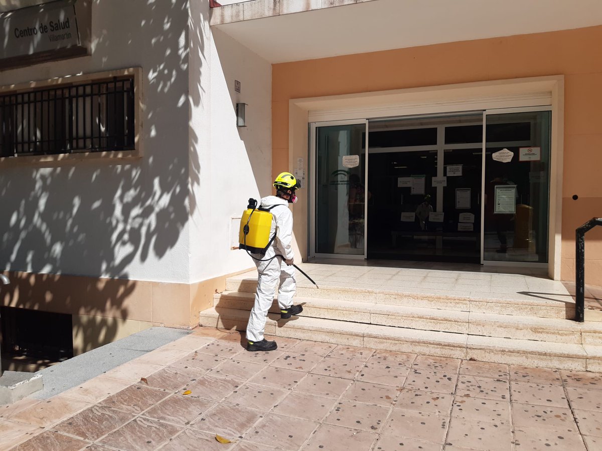 BomberosCbpc's tweet photo. ◾️Trajín de usuarios ante el centro de salud del Pinillo Chico en #ElPuerto, o la lógica calma del exterior centro de Afanas en #SaFernando. Abajo, residencia San José en #Tarifa o el centro de salud de #Villamartín
#CompromisoBomberosCbpc https://t.co/kpyONYjfr1