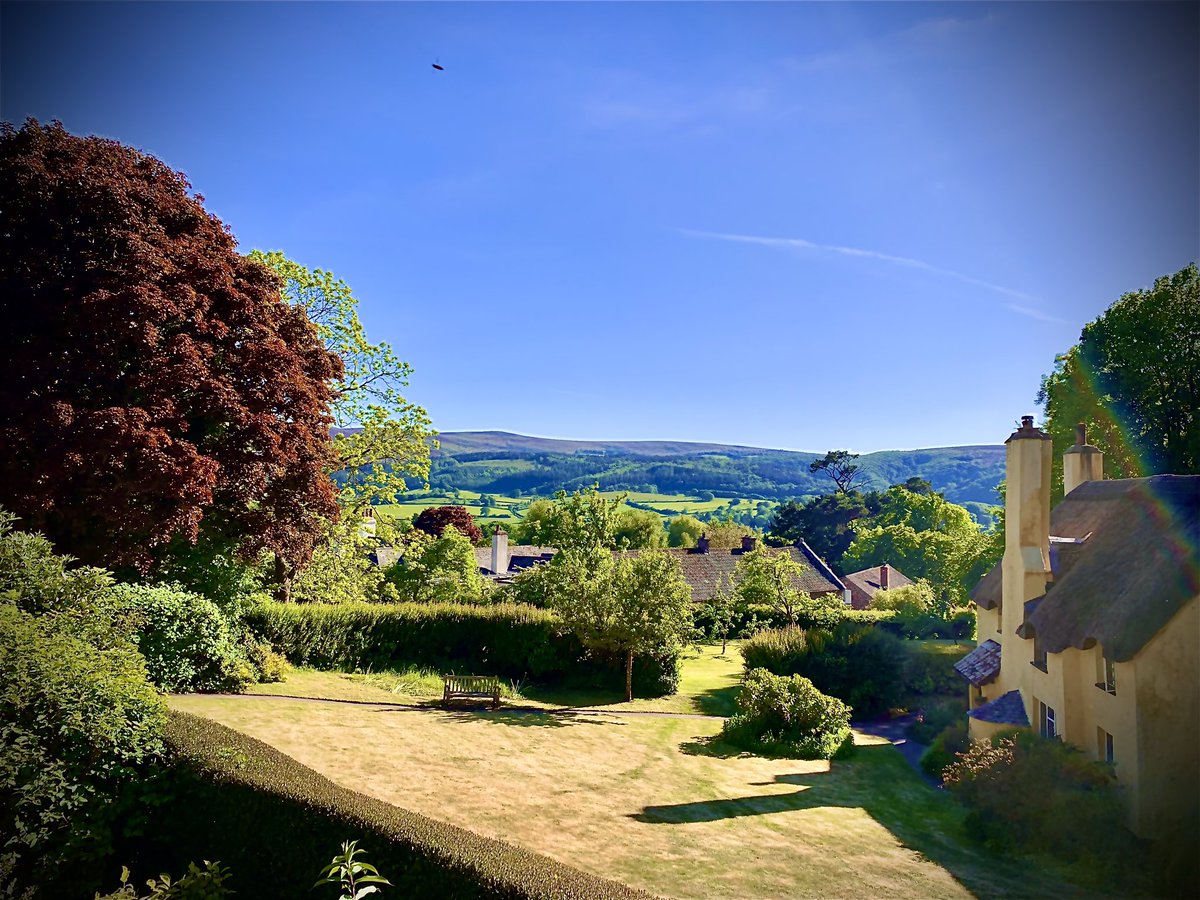 PeriwinkleCott1's tweet photo. It would appear that we are 67 followers off from reaching 4,000. That would be a wonderful base to relaunch the Tea Rooms, once it is safe to do so. Should you feel so inclined would you mind helping us out with the odd retweet etc. Many thanks. #dreamnowvisitlater #exmoorisok https://t.co/s45TEEw2Um
