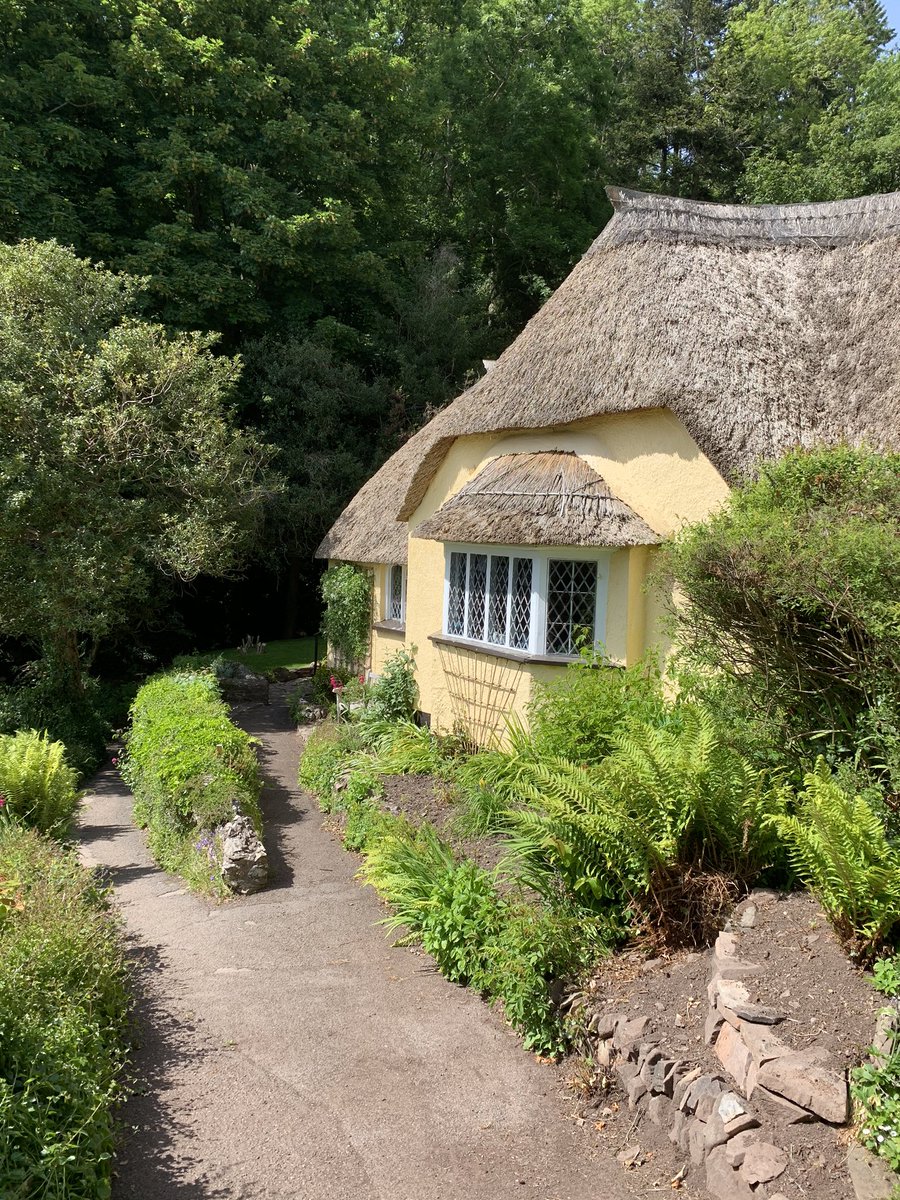 PeriwinkleCott1's tweet photo. It would appear that we are 67 followers off from reaching 4,000. That would be a wonderful base to relaunch the Tea Rooms, once it is safe to do so. Should you feel so inclined would you mind helping us out with the odd retweet etc. Many thanks. #dreamnowvisitlater #exmoorisok https://t.co/s45TEEw2Um