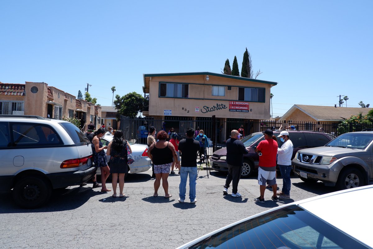 Neighbors came out to the street to chat with LATU organizers while we were on the scene. Turns out many of them are also facing harassment from their landlords. They'll be following up with our South Central Local to get to know their rights and to organize. 9/11