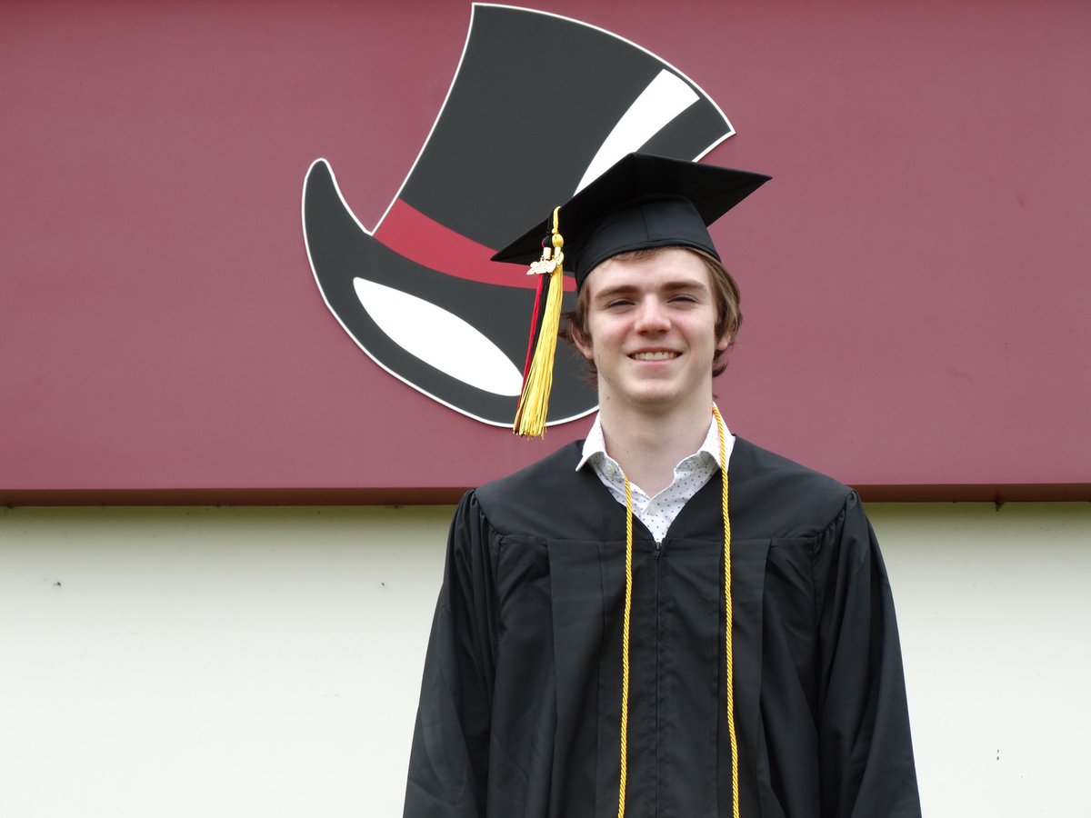 mcelrathhhhs's tweet photo. Congratulations Tyler!❤️🖤🎓#hatterstrong 🎩💪 Thank you @HH_Schools for making this possible! https://t.co/iPCupIrwUG