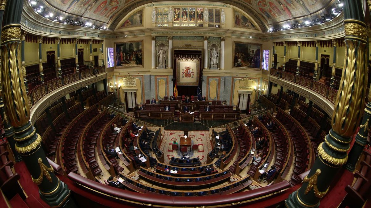 Marta_4ESO's tweet photo. En España el Congreso aprueba una ley orgánica contra terroristas y bandas armadas, una gran noticia para este gran país. https://t.co/ThPnWFpXCH