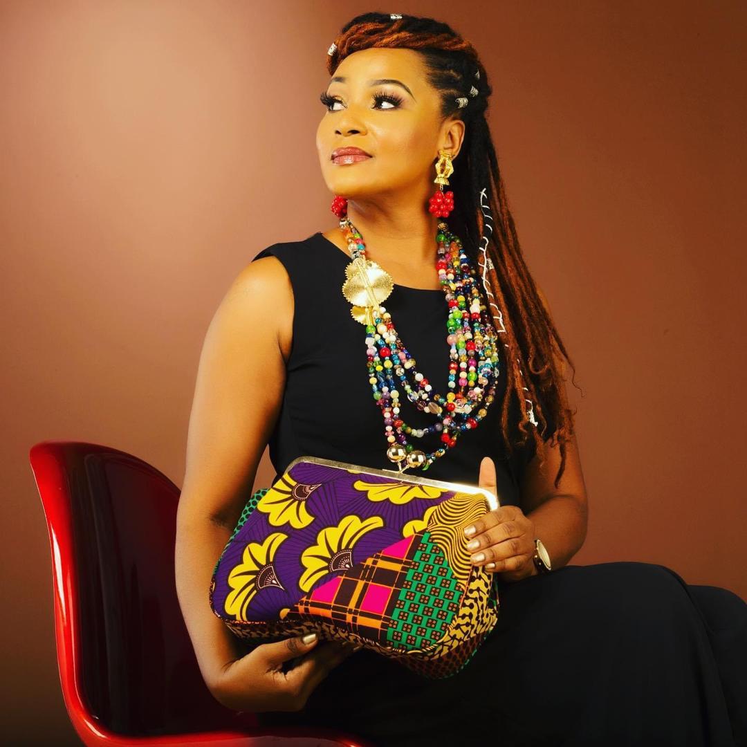 LifeMagazine_CI's tweet photo. [#LOOK_AT] Style avec Miss Côte d'Ivoire🇨🇮 1993, Aka Lydie Michelle 😍😘
Âgée de 48 ans, notre Reine de beauté exerce en tant que Responsable dans une structure d'assurance.
#lifemagazineci #akalydie #misscotedivoire https://t.co/a5hXZEfE4T