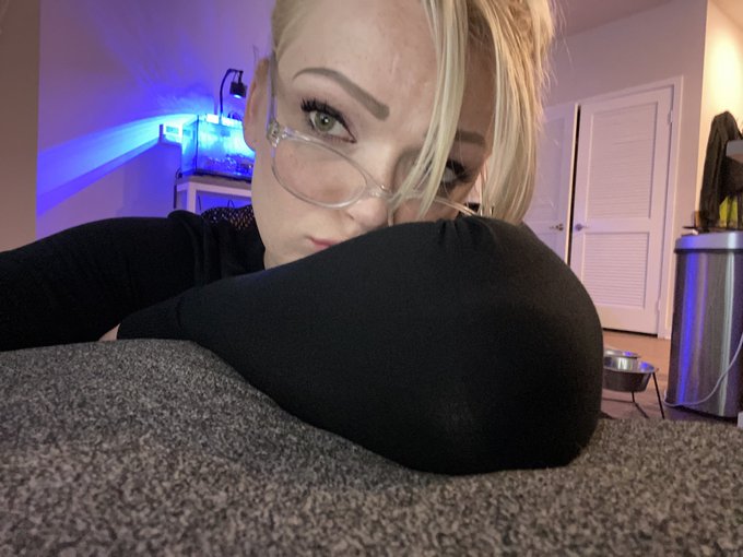 My baby is not feeling good today :( https://t.co/M3JYBSXoaF<a href="/tag/zoeypaige"class="tags"><span>#zoeypaige</span></a>