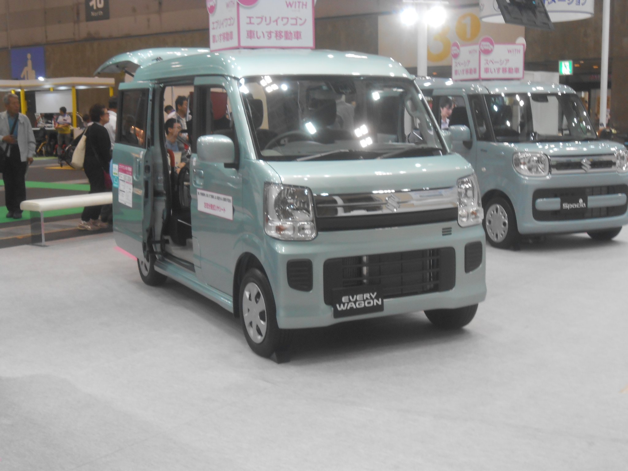 まるっち 丸山重光 総合 スズキエブリイワゴン 車いす移動車 スロープ式の車いす移動車です 車いすが1名乗車できます また 車いすを乗せない時は4人乗りのワゴンとしてお使い頂けます 主に家族向けで 5ナンバー登録となります スズキエブリイ