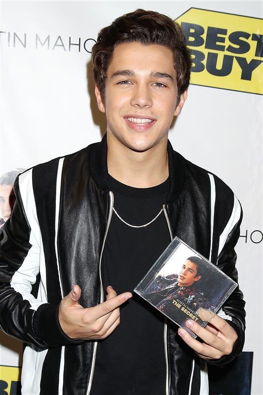 MahoneAccess's tweet image. Today marks 6 years since the release of Austin’s first EP, “The Secret”. 

The EP peaked #5 on the Billboard Hot 200 and has surpassed 240M streams on Spotify. The EP contains his two lost popular songs, “Mmm Yeah” feat. Pitbull and “All I Ever Need”. What is your favorite song?