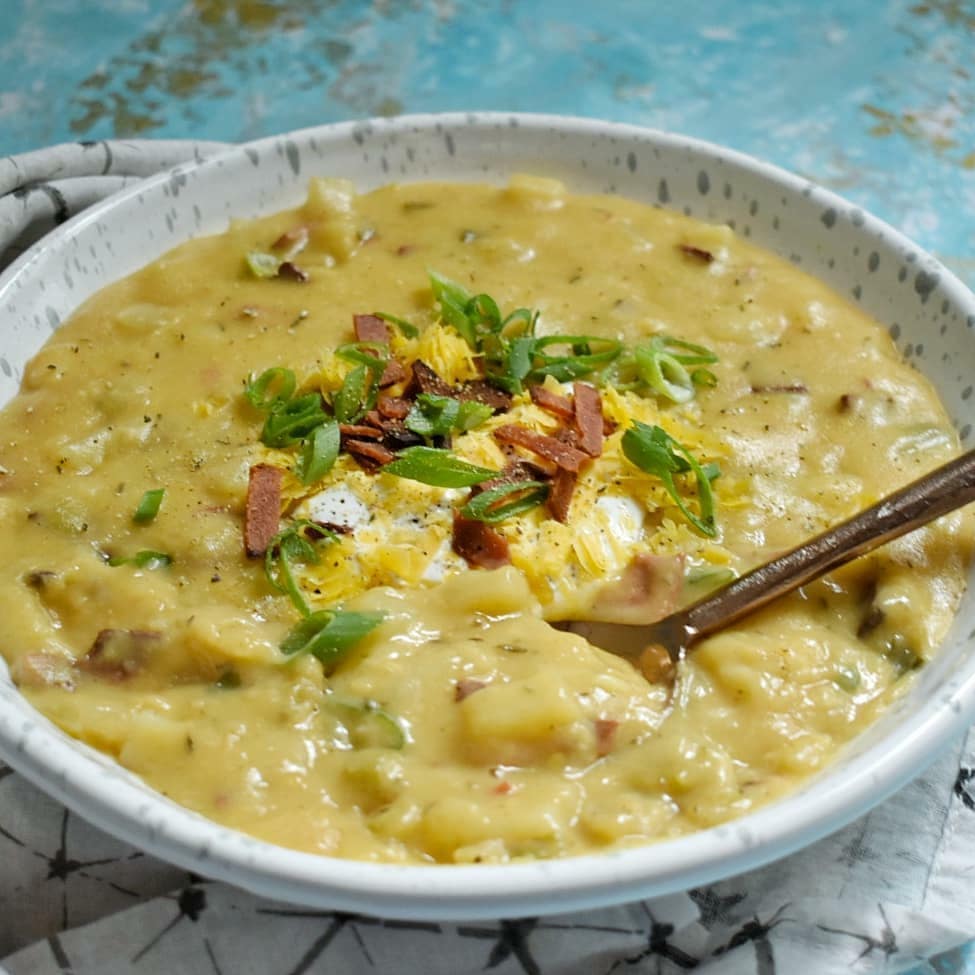 TofuttiCanada's tweet photo. Comfort food at its finest. This "dump and go" crock-pot loaded  potato soup features Tofutti sour cream, potatoes, green onion, and vegan cheddar and bacon! 🥓🧀 #tofutti #vegan #vegetarian #veganfoodie #foodie #nondairy #dairyfree https://t.co/NvPszl3cm4