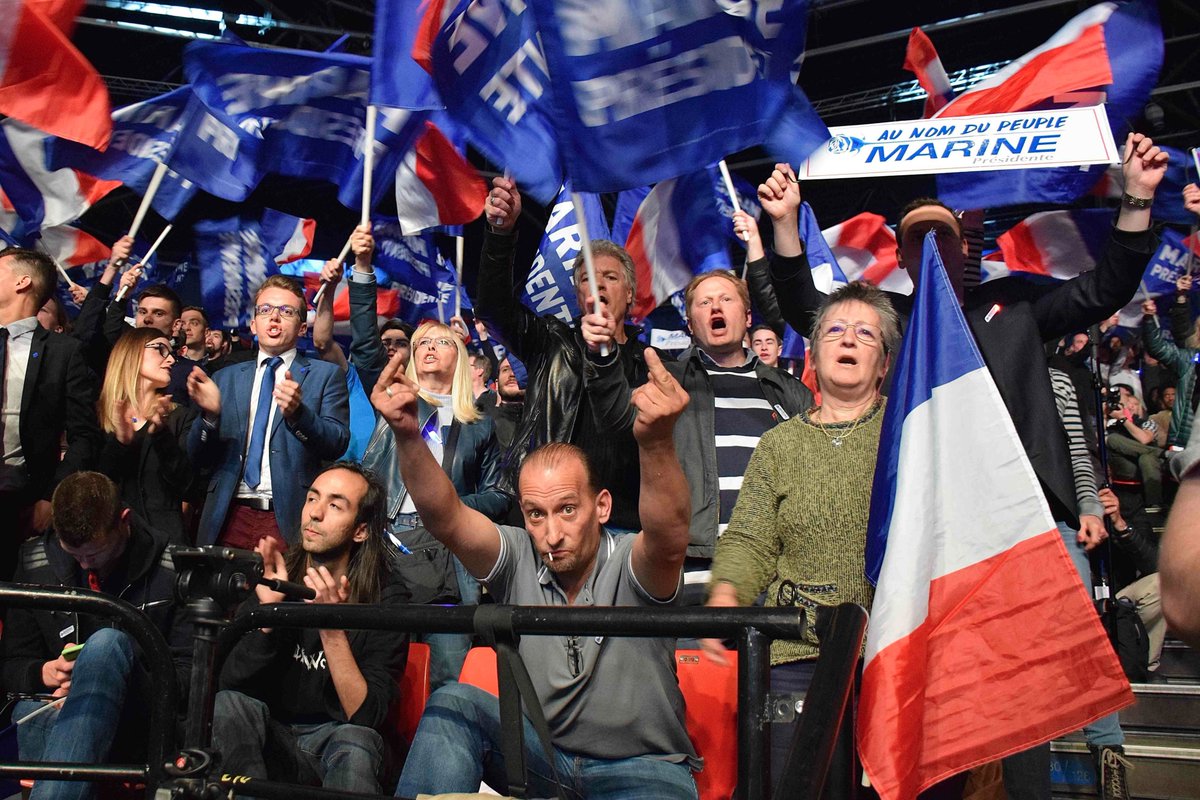 Mais c’est aussi une exposition à l’égard de ce public qui, à la vue du badge, peut être incité à exprimer contre un journaliste un (res)sentiment plus généralement éprouvé à l’égard des médias. Apparentée à la presse, j’ai parfois pu subir ce media bashing (insultes, menaces).