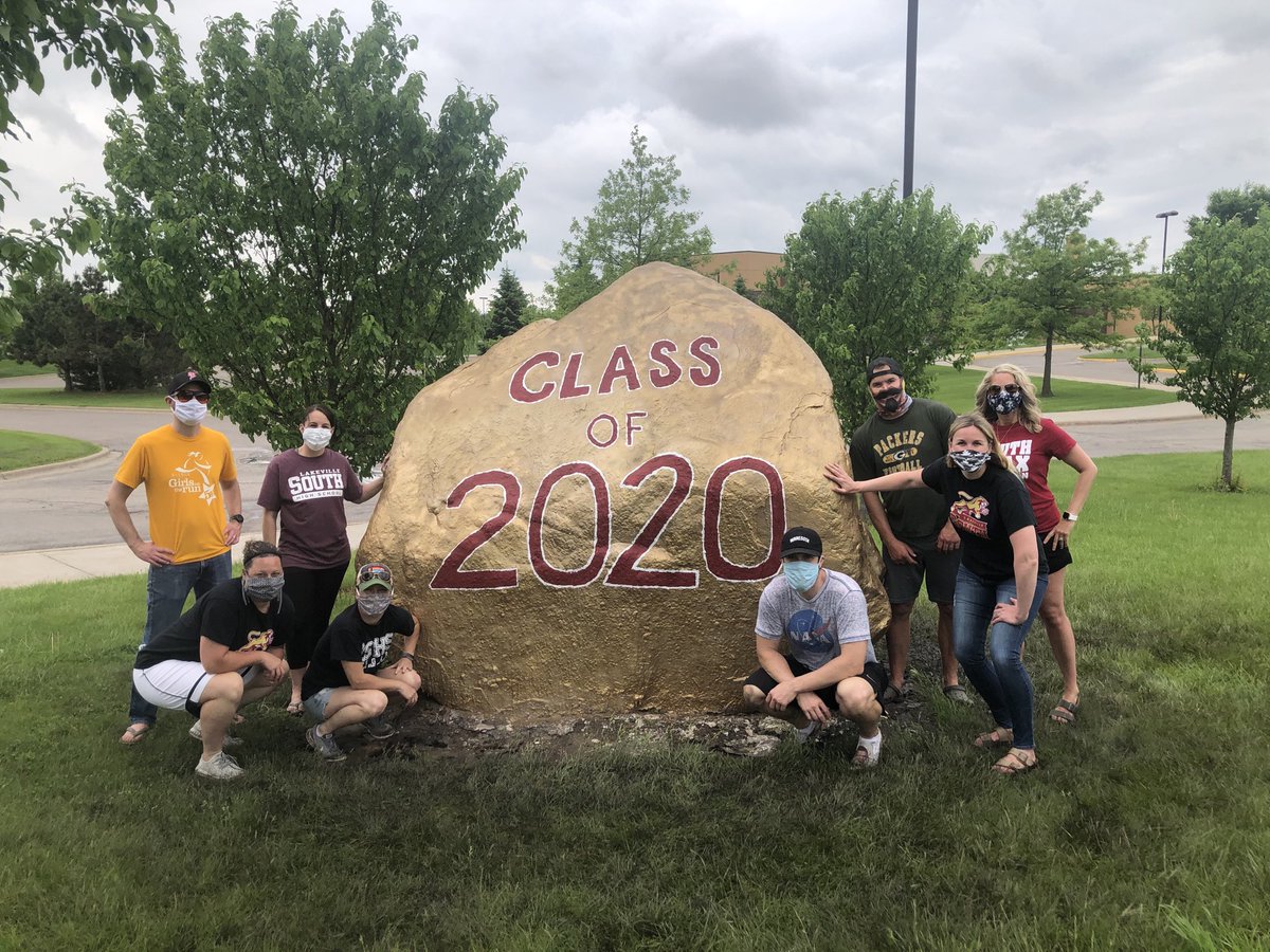 McDermott_KTMS's tweet photo. We were back at it today. Class of 2020 we are getting ready for your big week!! We ❤️ you! #CougarsOnline2020 #LSHSSeniorSendOff2020 #BetterTogetherLSHS ⁦@Murphy_LSHS⁩ ⁦@sommersnstuff⁩ ⁦@CoachBenBurk⁩ ⁦@ActivitiesLSHS⁩ https://t.co/OJY8U7zCPL