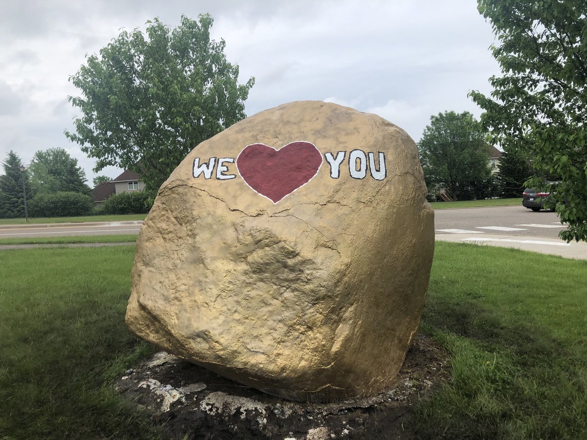 McDermott_KTMS's tweet photo. We were back at it today. Class of 2020 we are getting ready for your big week!! We ❤️ you! #CougarsOnline2020 #LSHSSeniorSendOff2020 #BetterTogetherLSHS ⁦@Murphy_LSHS⁩ ⁦@sommersnstuff⁩ ⁦@CoachBenBurk⁩ ⁦@ActivitiesLSHS⁩ https://t.co/OJY8U7zCPL