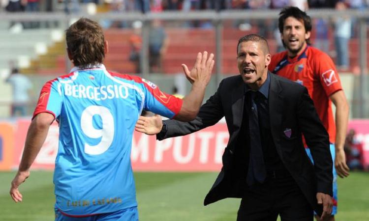 Adrián Soria on Twitter: "? Ezequiel Schelotto El 'Galgo' Schelotto llegó  cedido al Catania en enero, casi a la par que Simeone. Era de los más  jóvenes de aquel plantel, 21 años,