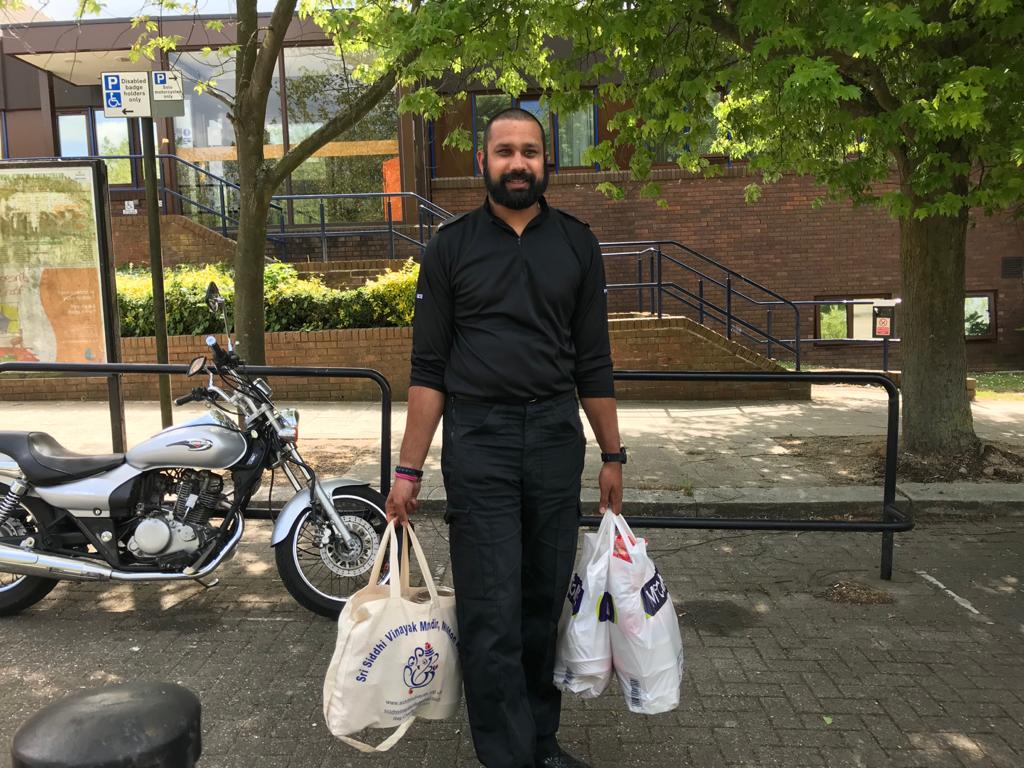 SVMandir_MK's tweet photo. Day50 SSVM Helping hands team continued their journey of supporting NHS and TVP MK key workers by delivering home cooked food.Thanks 2 the feedback4 NHS
#Togetherwecanmakedifference #FeedTheFrontliners #SVMandir_MK #loveMK #Covid19UK
@ComActMK @MKComFoundation @MKHospital
@tvp_mk https://t.co/VOjGHPXaZX