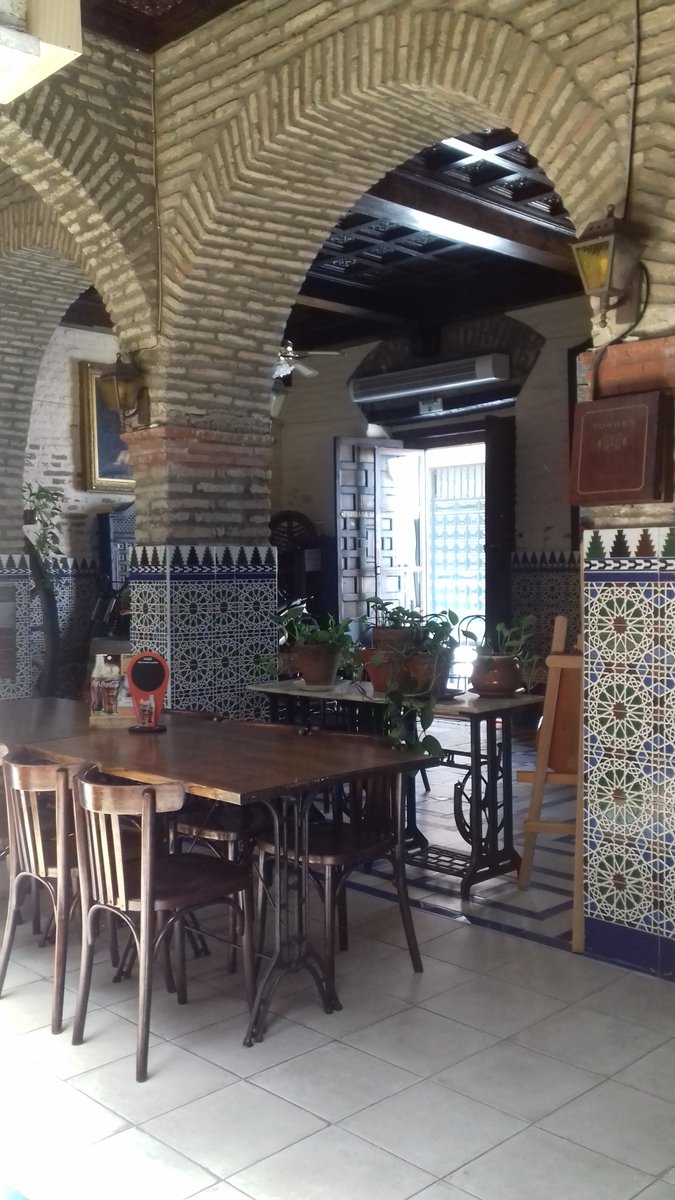 Estamos trabajando con mucha ilusion .
Esperamos verlos pronto .
Estamos cerca de nuestra re apertura