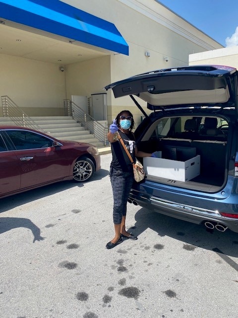 TomorrowsCIO's tweet photo. At TracFone we began the process of providing scheduled curbside pickup for employees who elected to work remotely full time/majority of the time- allowing them to get the equipment they need. What a success! I am so proud of everyone that is making it happen. #tractech #WFH https://t.co/vGNRuQvFEb