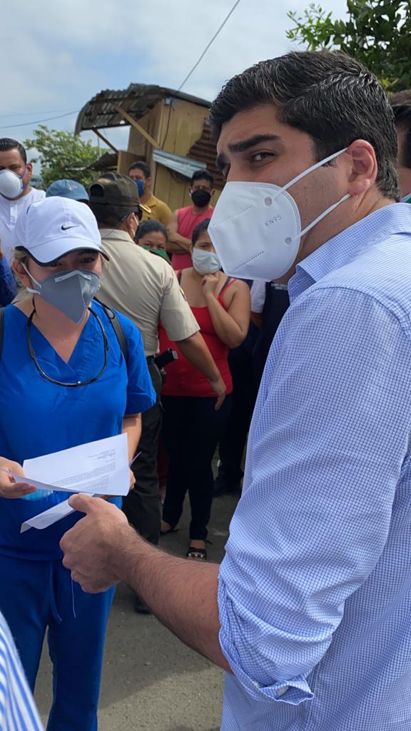 CinthiaIntriago's tweet photo. El día de hoy hice entrega de una carta al señor vicepresidente de la República @ottosonnenh, extendiendo la preocupación de los 1400 estudiantes de la Facultad de Ciencias Médicas de la UG, carreras de medicina, enfermería y obstetricia, que hemos culminado nuestro internado https://t.co/kQ3mu9XFCg