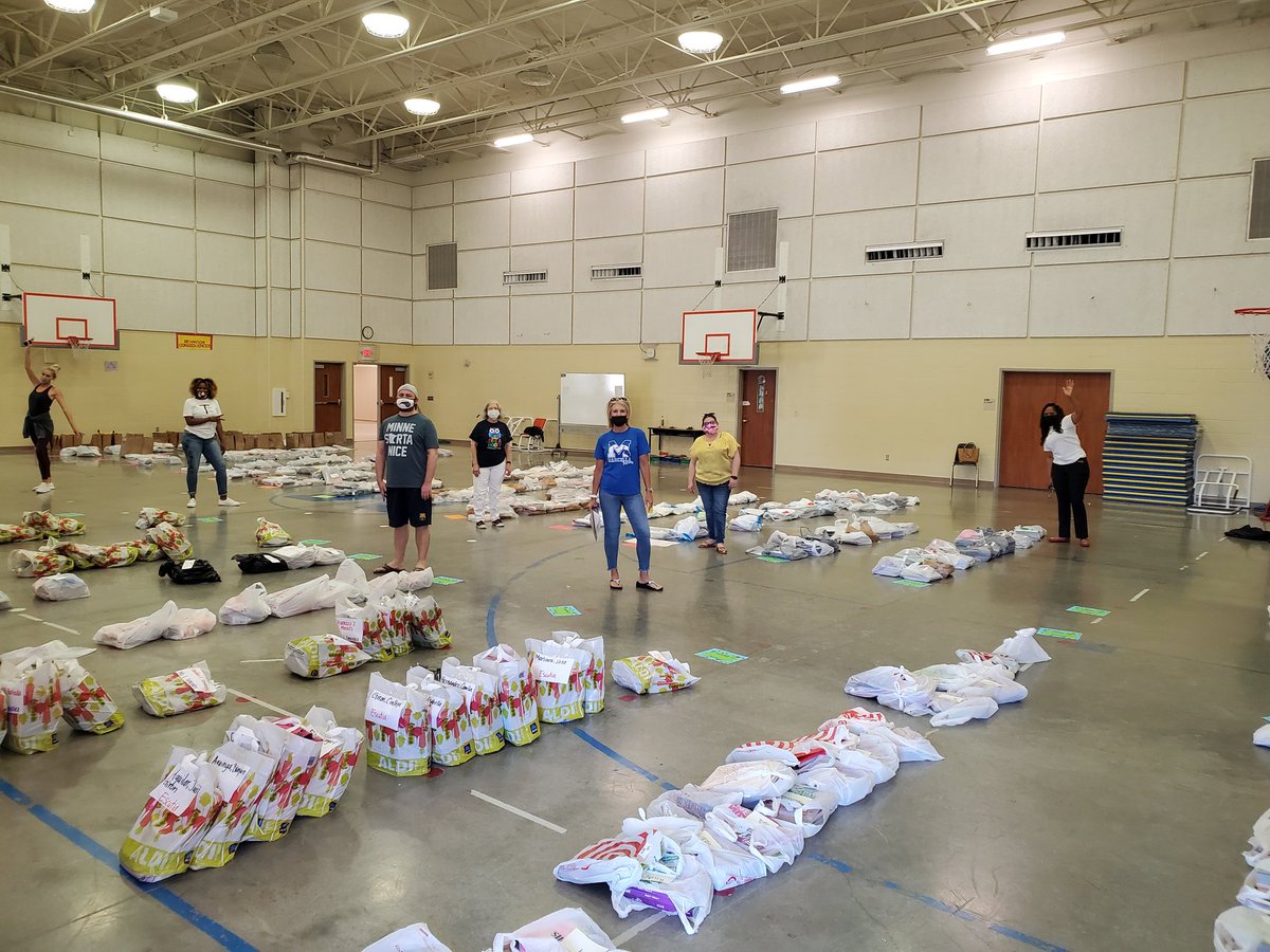nparedes2000's tweet image. @MarcellaES_AISD 
Day 2 of supplies/materials distribution and seeing our students.
#WeAreFalcons
@edwards_demedia @CrystalStJulia1